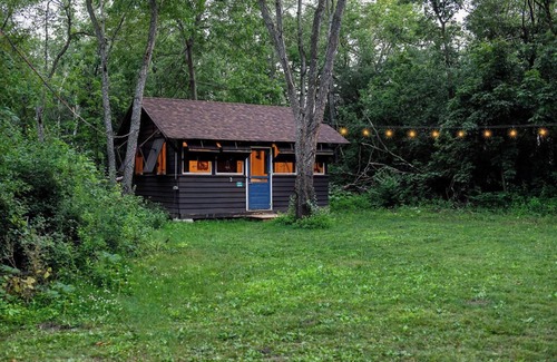 East Troy Cabin | The Highlands - Group Cabin Retreat