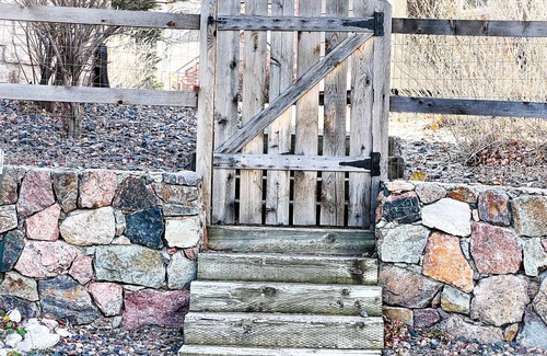 Westridge House | THE HIGHLANDS RANCH HIDEAWAY