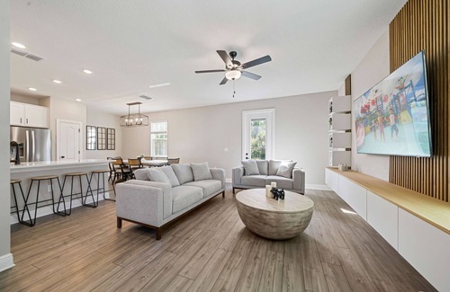 Bay Lake House | The Highlight - Four Bedroom House, Sleeps 10
