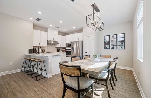 Bay Lake House | The Highlight - Four Bedroom House, Sleeps 10