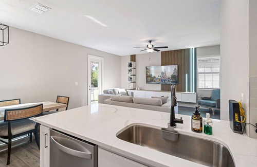 Bay Lake House | The Highlight - Four Bedroom House, Sleeps 10