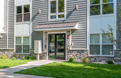 Merriam Park Apartment | The Highline Apartments 2 Bed/ 2 Bath