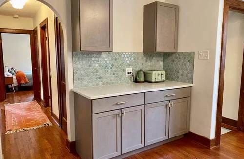 Bridgman House | The Hilltop Hideaway - 4 acres, hot tub, sunsets, near Warren Dunes & Weko Beach