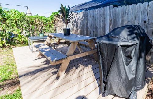 Hilo House | THE HILO HAVEN - 4Bd2Ba Entire House w AC, BBQ, Firepit