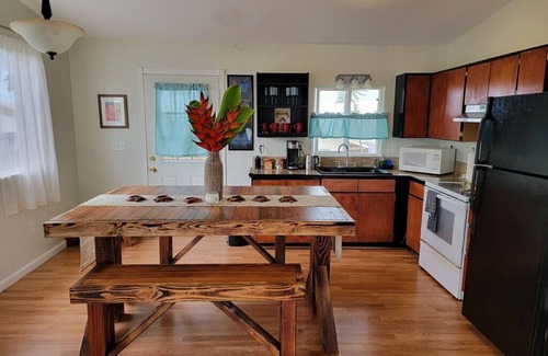 Hilo House | The Hilo Hula Hut