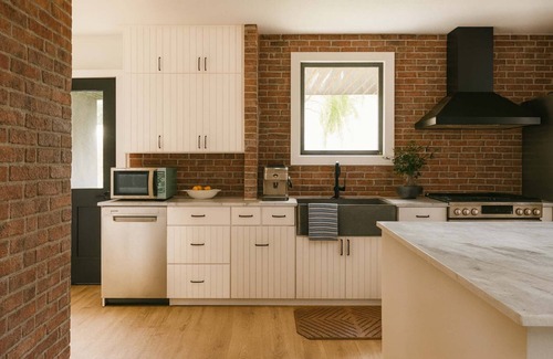 Victoria House | The Historic OH Victoria exclusively yours | Newly Restored | 8 rooms, sleeps 18