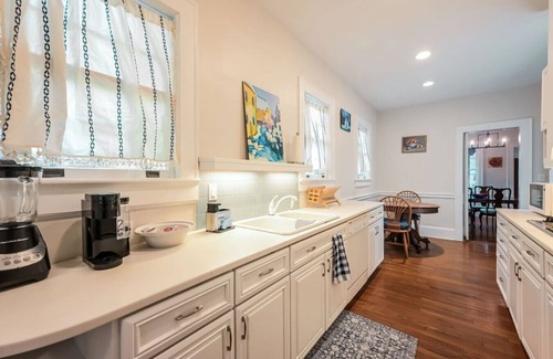 Candler Park Apartment | The Historical Escape