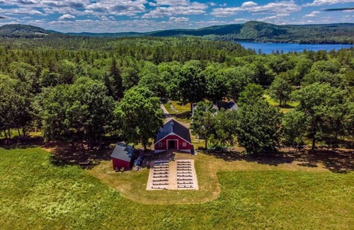 Waterford House | The Hive Newly Renovated Chic Farmhouse & Barn