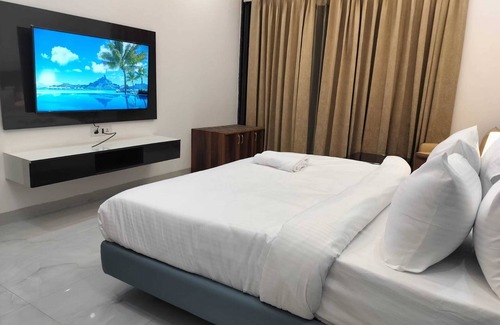 Sector 15 Hotel | The Hoften Elite 32 Avenue, Sector 15, Gurugram