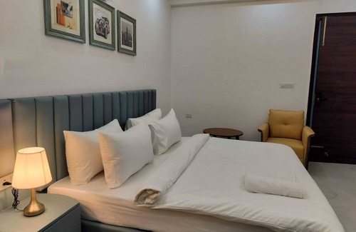 Sector 15 Hotel | The Hoften Elite 32 Avenue, Sector 15, Gurugram