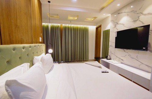 Sector 40 Hotel | The Hoften Elite Millennium City, Gurugram