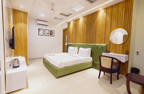 Sector 40 Hotel | The Hoften Elite Millennium City, Gurugram