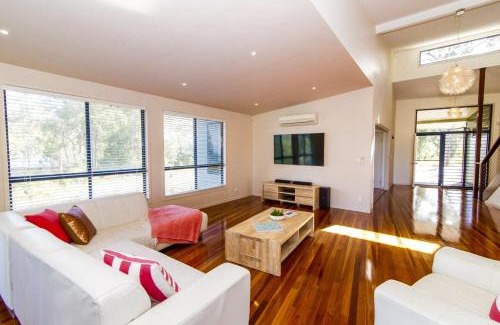 Kingfisher Bay House | The Holiday House