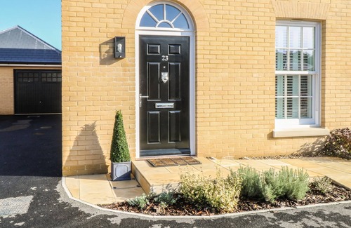 Norwich House | THE HOLLIES, pet friendly, with a garden in Norwich