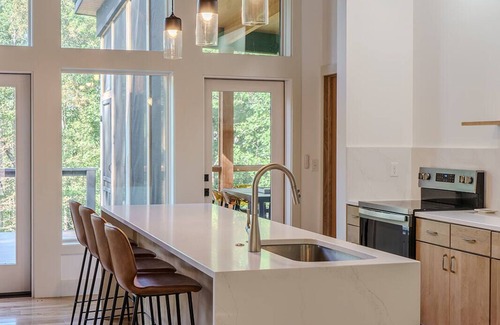 McArthur Cabin | The Hollow House-A Modern Affordable Luxury Escape