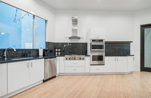 Hollywood Hills House | The Hollywood Hills Luxury Nest with Views, Pool and Spa.