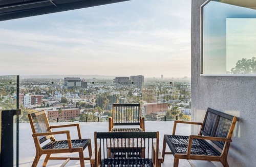 Hollywood Hills House | The Hollywood Hills Luxury Nest with Views, Pool and Spa.
