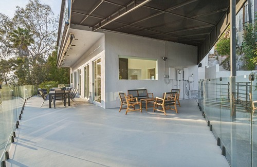 Hollywood Hills House | The Hollywood Hills Luxury Nest with Views, Pool and Spa.
