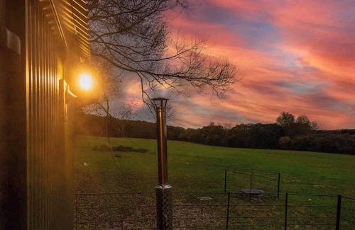 Golden Cross Cabin | The Holmes Hill Retreat