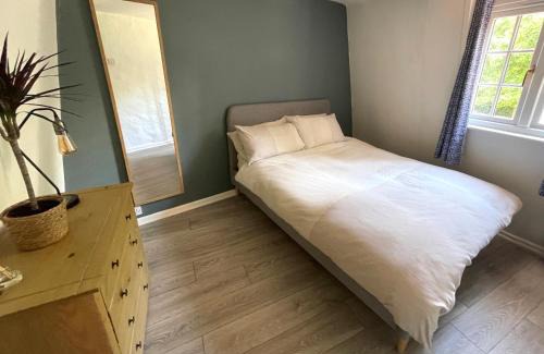 Horningsea House | The Holts - Charming 2 Bed Cottage