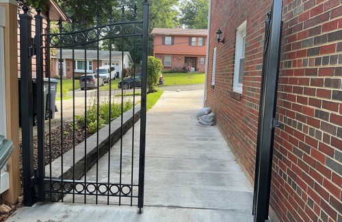 Silver Spring House | The Home in Washington DC, 2 bedrooms, 4 beds, Free parking, & kitchen