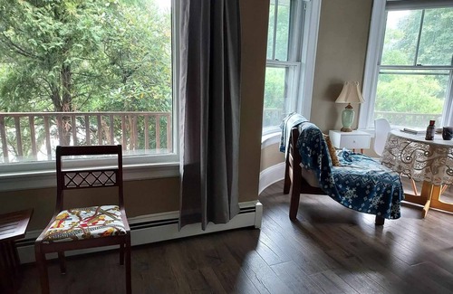 Haverhill Condo | The home of a Masonic Lodge Master from 1900. A 2 bedroom 2 bath condo.