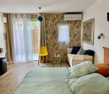 Les Accates House | The home Privacy