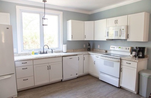 Geneva House | The Homestead Historic Charm & Big Backyard