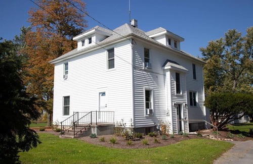 Geneva House | The Homestead Historic Charm & Big Backyard