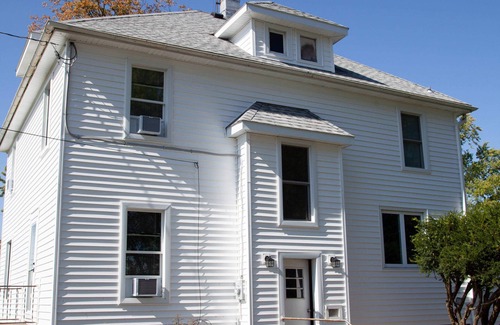 Geneva House | The Homestead Historic Charm & Big Backyard