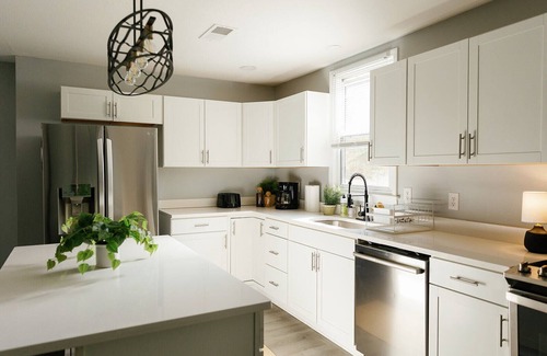 Lawrenceburg House | "The Homestead" UPSCALE STAY - Downtown with Yard