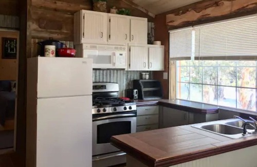 Monticello Cabin | The Homesteader