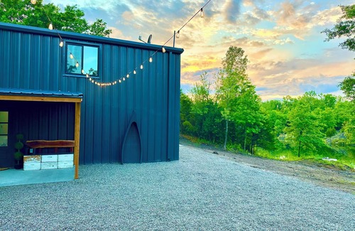 Pittsburg House | {The Honey Pitt} great fishing & 2 miles from Pittsburg State University