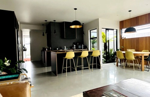 Mount Maunganui House | The HoneyComb Home - modern, gated and smartly designed. V.well located.