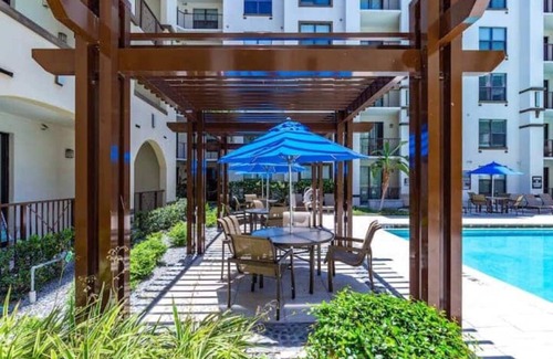 Carver City - Lincoln Gardens Apartment | The Honeycomb Hideout* In the heart of the Bay