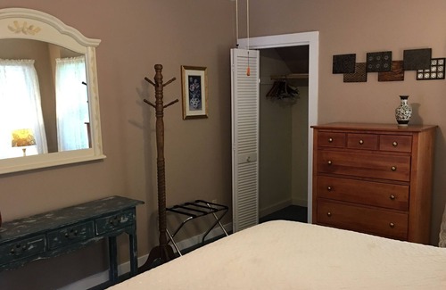 Flat Rock Cottage | The Honeysuckle Cottage 2 bedroom 2 bath sleeps 5- Located in Flat Rock, NC