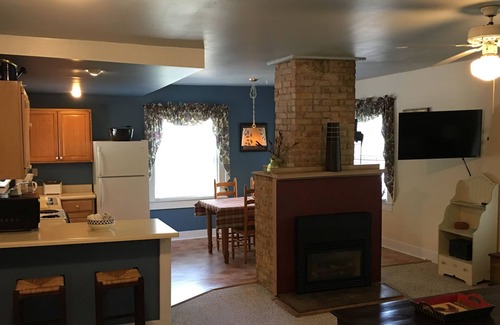 Flat Rock Cottage | The Honeysuckle Cottage 2 bedroom 2 bath sleeps 5- Located in Flat Rock, NC