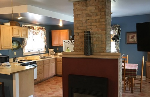 Flat Rock Cottage | The Honeysuckle Cottage 2 bedroom 2 bath sleeps 5- Located in Flat Rock, NC