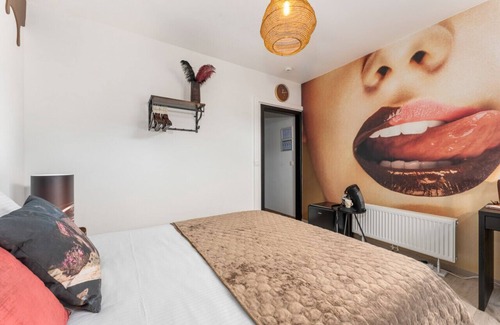 Historical Center Bruges Hotel | The Hot Chocolate Room by Charlie's Choco Factory