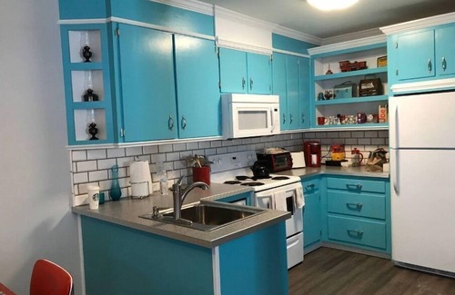 Williamston Apartment | The Hot Rod Suite at Snooze and Cruise Apartments