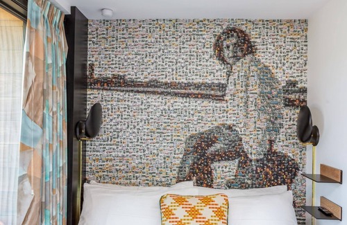 Eureka Valley Hotel | The Hotel Castro | Excellent Local Cuisine Just Steps Away | King Classic Room