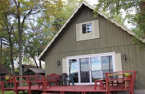 Houghton Lake Cottage | The Houghton Lake Haven - LAKEFRONT WITH TOYS!