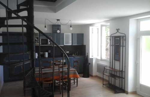 Blois House | The house of La Digue, 2 bedrooms with terrace and parking