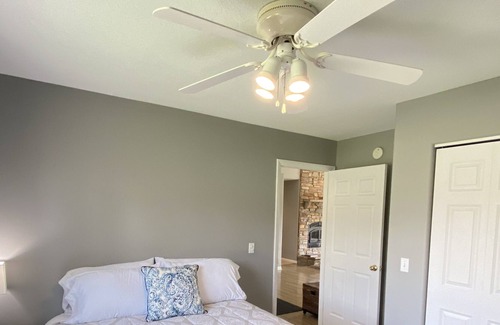 Lake Ann House | The House on a Hill at Mistwood- Golf course view, sleeps 14, Lake Ann, MI