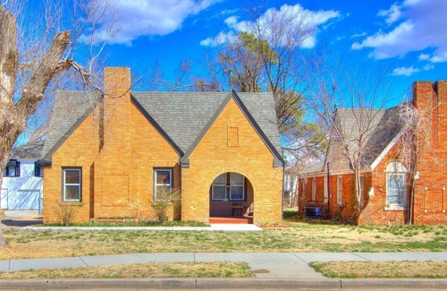 Central Oklahoma City House | The House on Bath / PETS WELCOME / WIFI