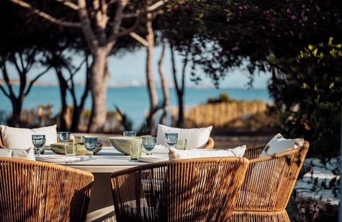 Bonifacio House | The House on the Beach