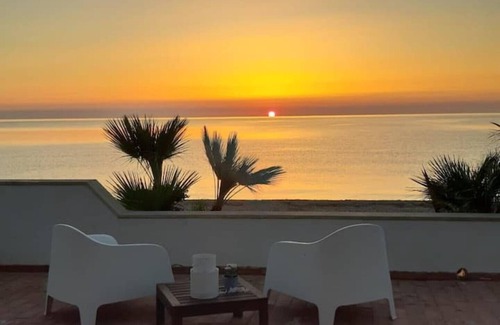 Reitani Villa | The House on the Beach: Dimora Elma