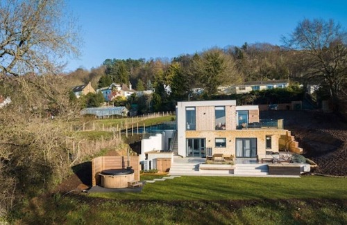 Leckhampton House | The House On The Hill Heart of Cotswolds Countryside & by Cheltenham Spa Town