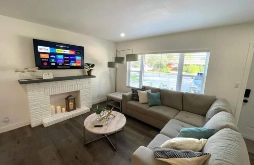 Lake Ridge House | The House with the Best Pool Area in Ft Lauderdale