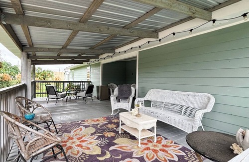 East Biloxi House | The Howard House in Biloxi – Walk to Beach, Art, and Entertainment